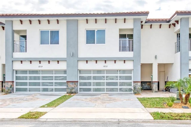 1815 Brentwood Court, DAVENPORT