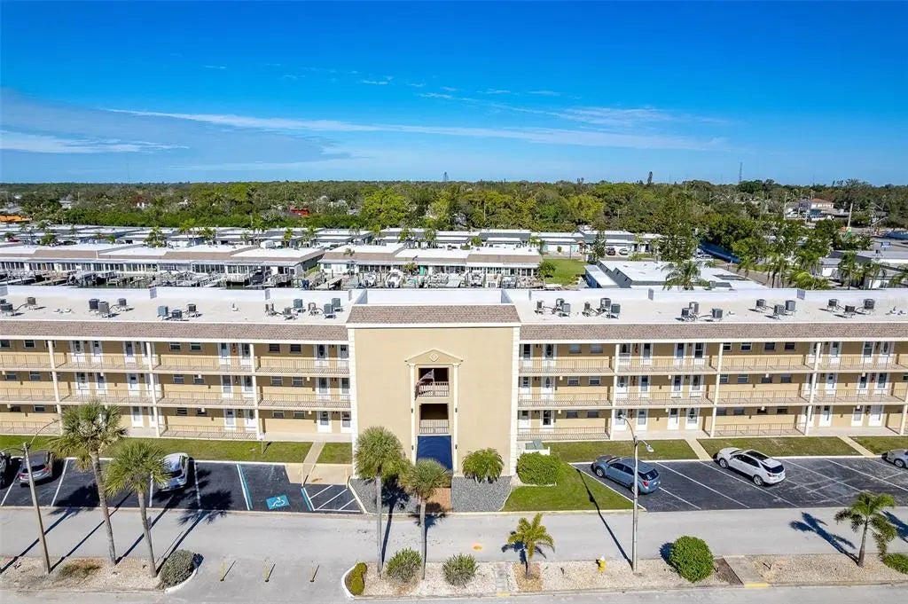 1 Boca Ciega Point Boulevard 113, ST PETERSBURG