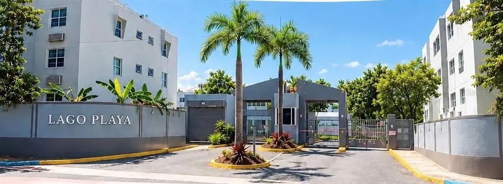 Cond Lago Playa Calle Coral 1912, TOA BAJA