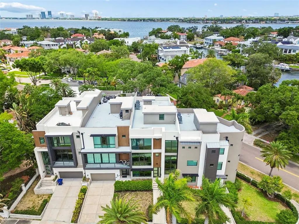 94 W Davis Blvd., TAMPA