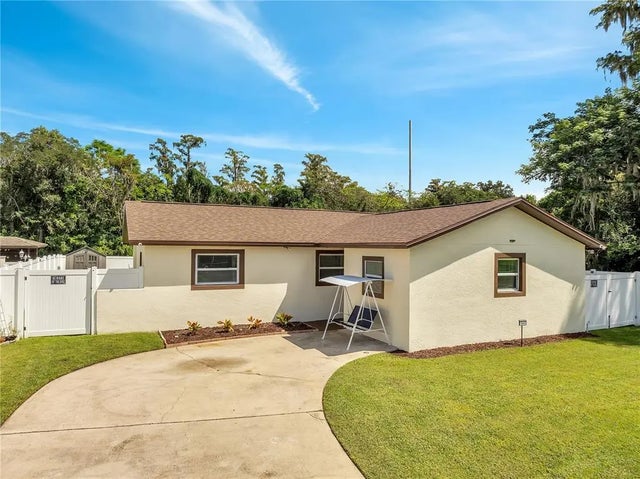 8445 Quisqualis Drive, ORLANDO