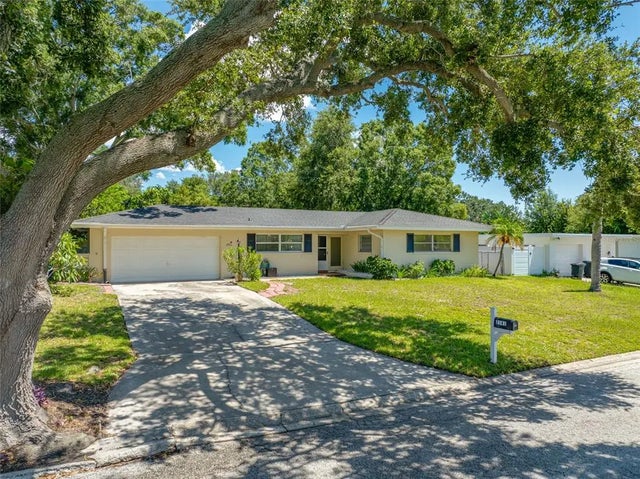 2141 Indian Avenue S, BELLEAIR BLUFFS