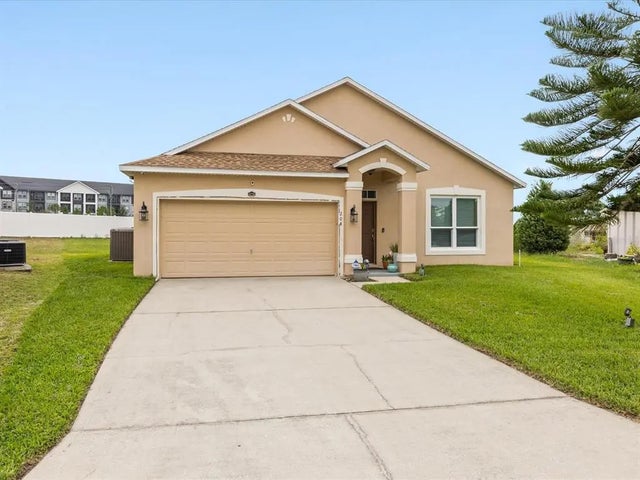 204 Cotswold Circle, DAVENPORT