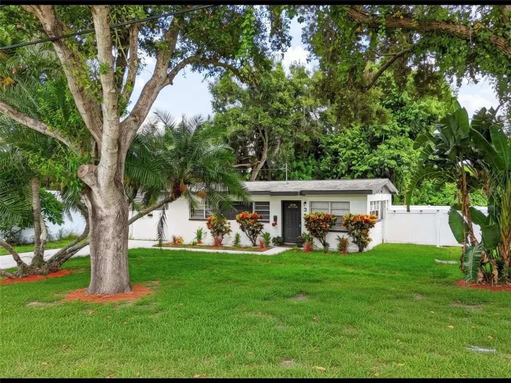327 Barbara Circle, BELLEAIR