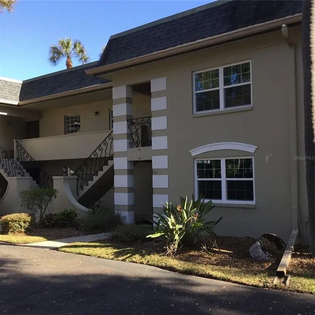 44 Country Club Drive 44, LARGO