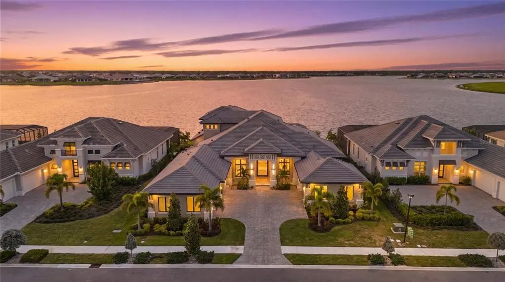 596 Blue Shell Loop, SARASOTA