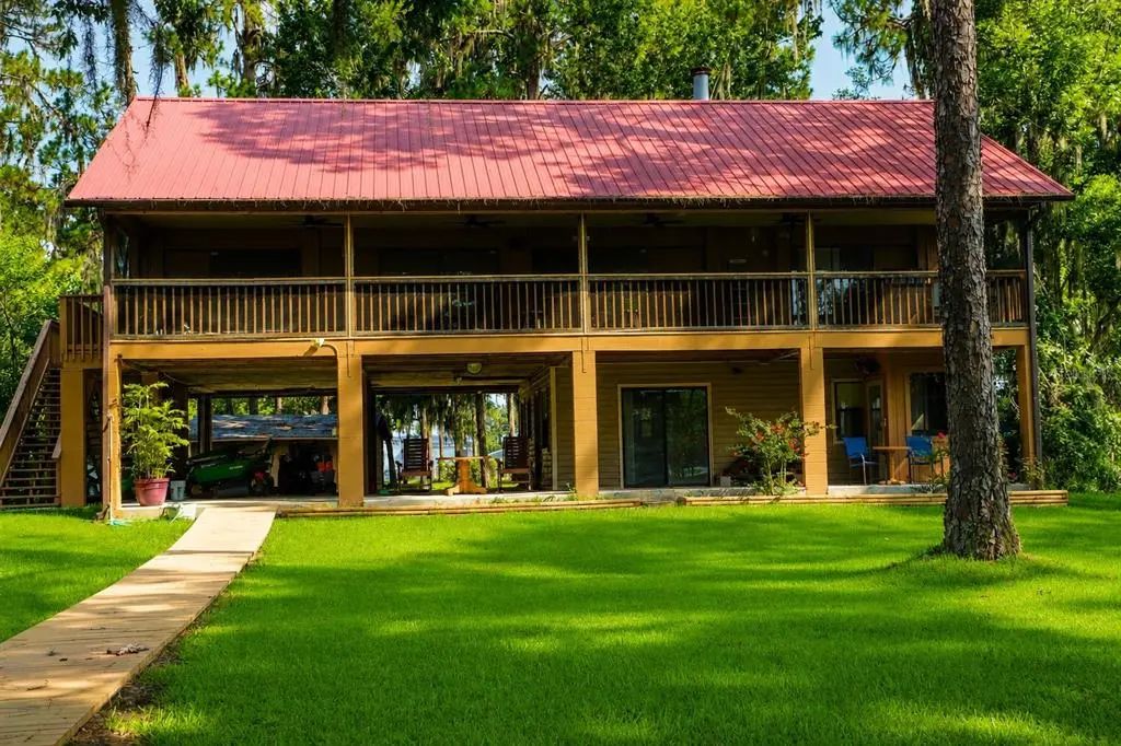 303 Riley Lake Drive, HAWTHORNE
