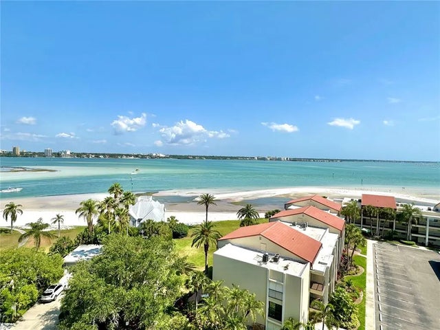 855 Bayway Boulevard 907, CLEARWATER