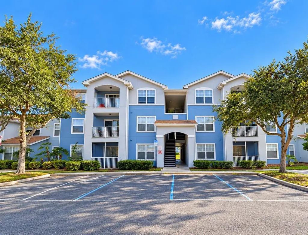 5848 Lake Pointe Village Circle 411, ORLANDO