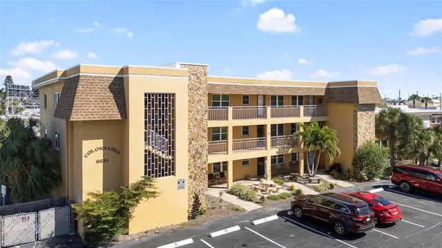 6651 Sunset Way 9, ST PETE BEACH