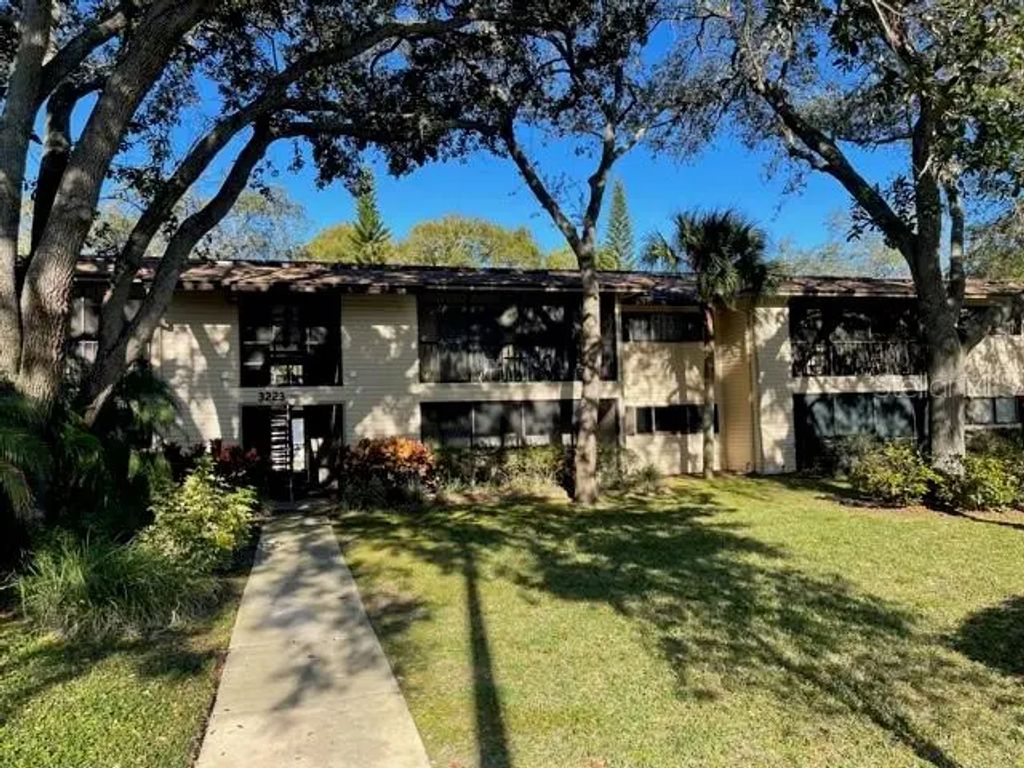 3223 Fox Chase Circle N 203, PALM HARBOR