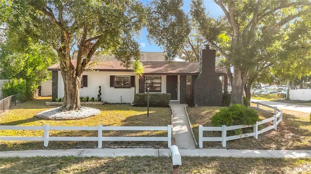 718 Belt Court, TAMPA