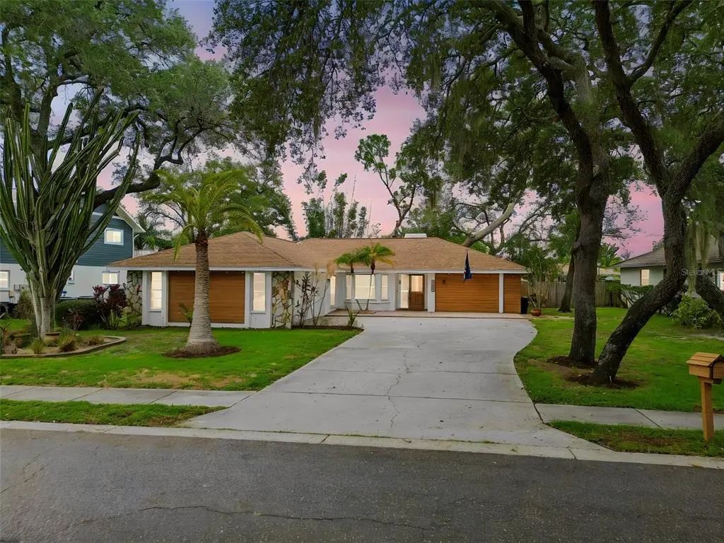 1425 Poinsettia Avenue, TARPON SPRINGS