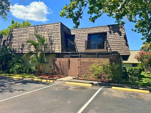 15202 E Pond Woods Drive, TAMPA