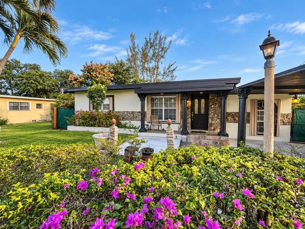 2310 Nw 97th Street, MIAMI