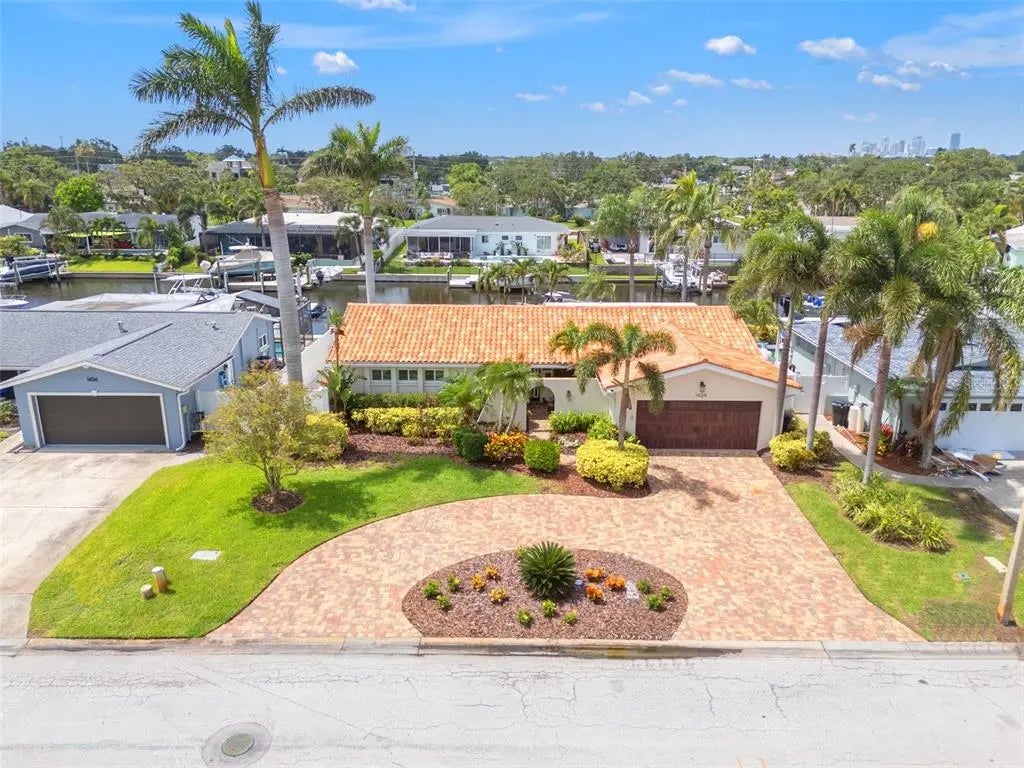 1424 47th Avenue Ne, ST PETERSBURG