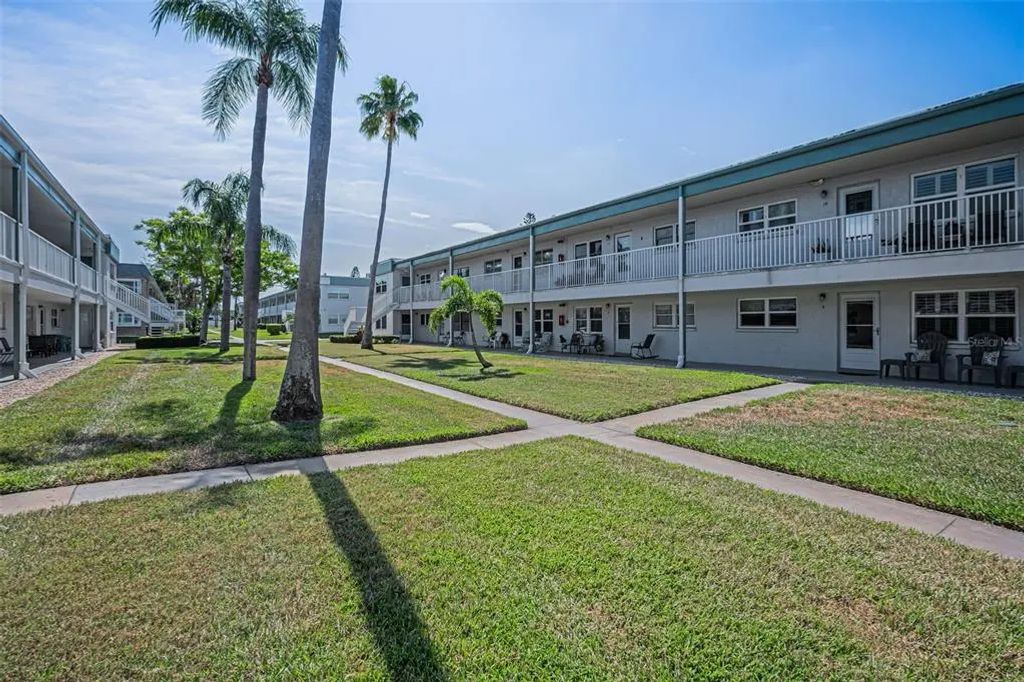5216 81st Street N 5, ST. PETERSBURG