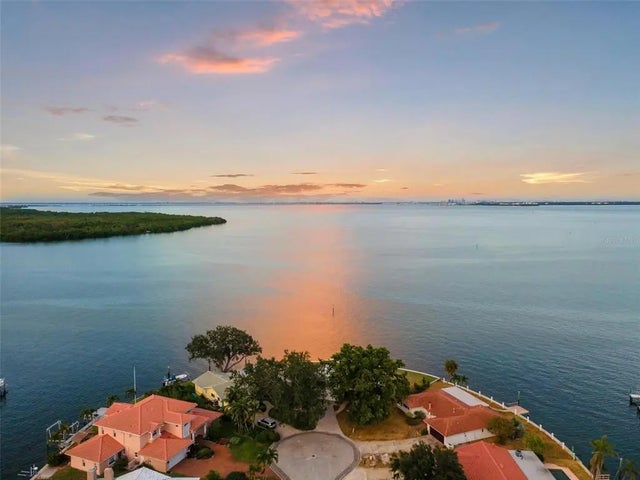 2096 Iowa Avenue Ne, ST PETERSBURG