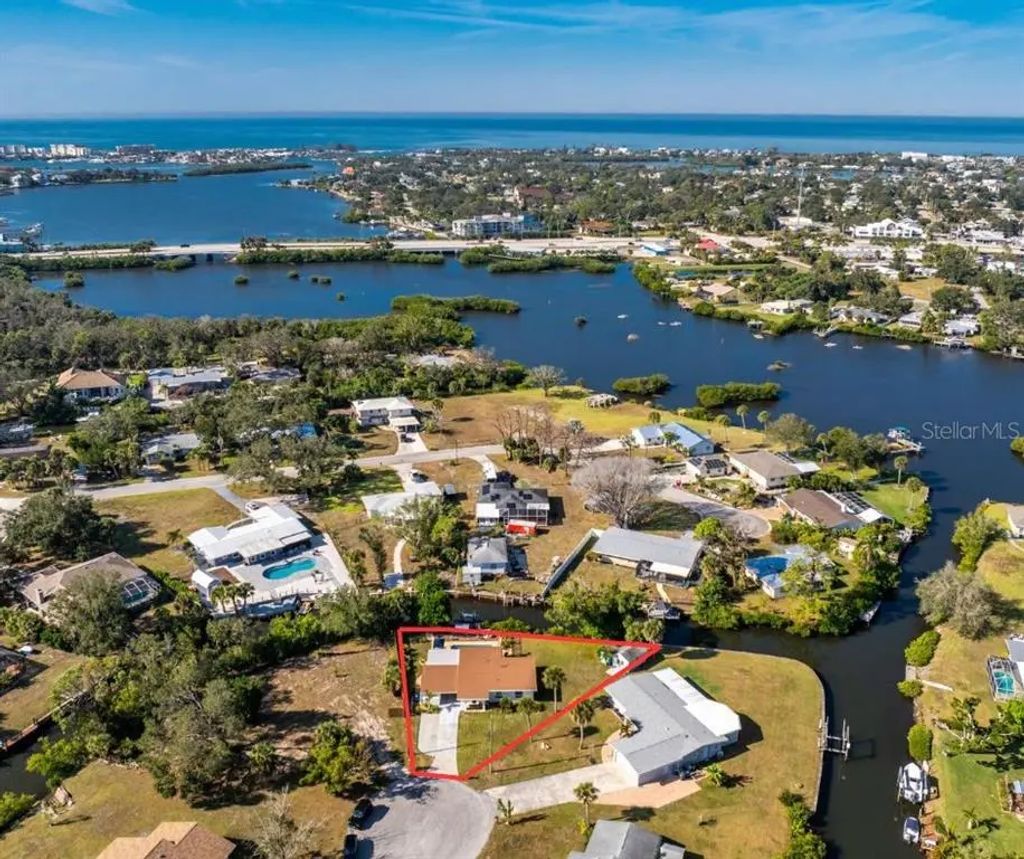 501 Canal Way, NOKOMIS