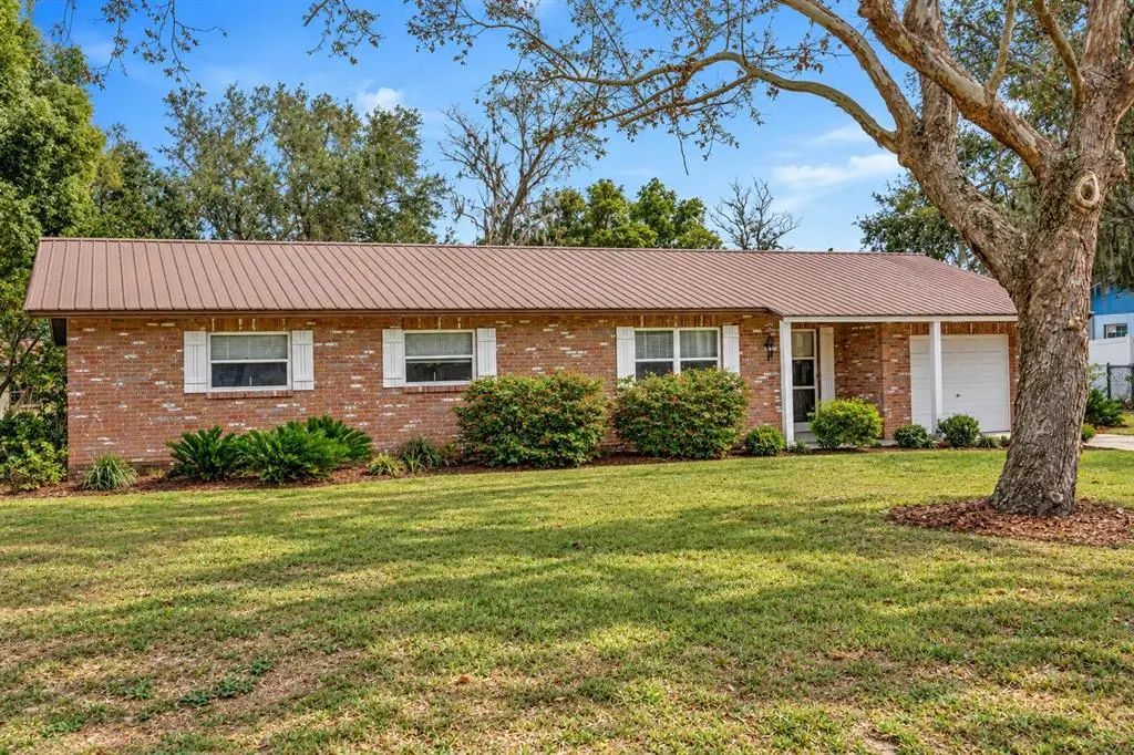 12212 Floral Lane, THONOTOSASSA
