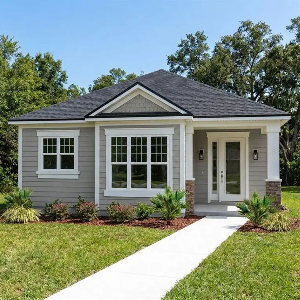 900 Azalea Walk Cir, DELAND