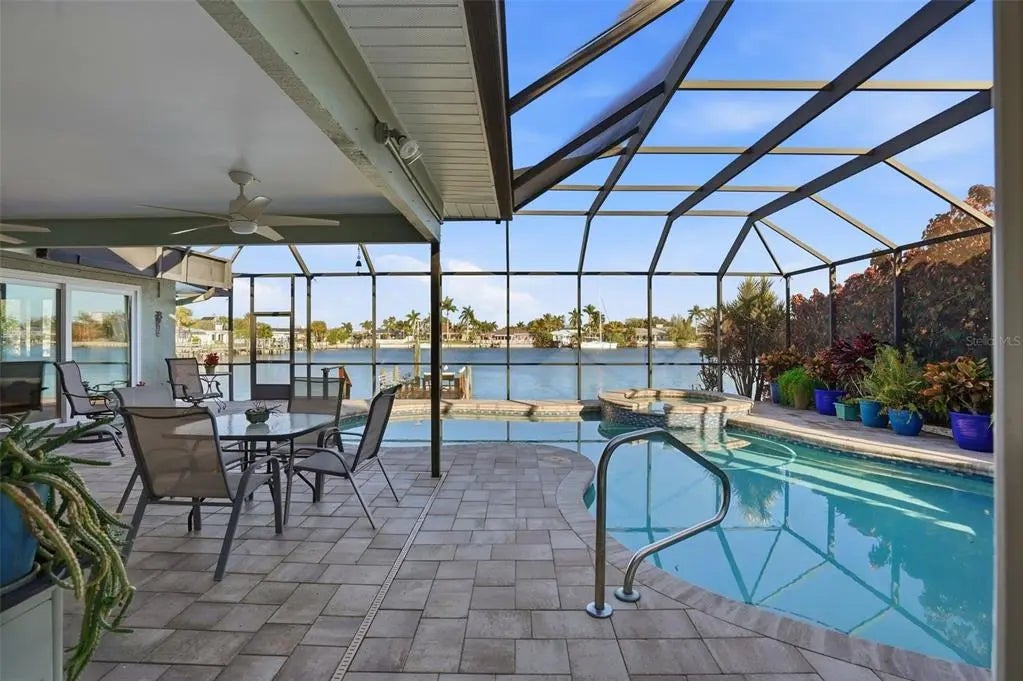 2316 S Shore Drive Se, ST PETERSBURG