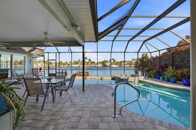 2316 S Shore Drive Se, ST PETERSBURG