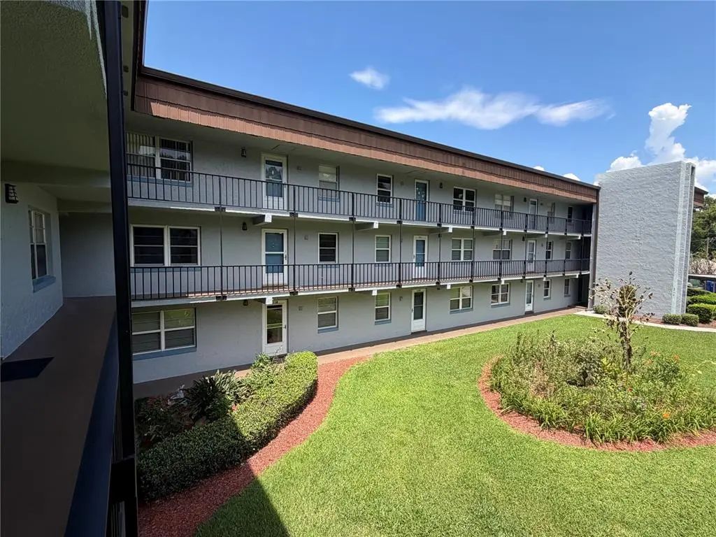 333 Lake Howard Drive Nw 211b, WINTER HAVEN