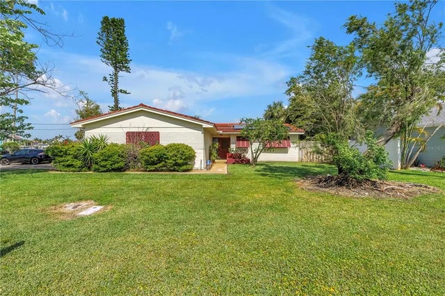 557 Crystal Drive, MADEIRA BEACH