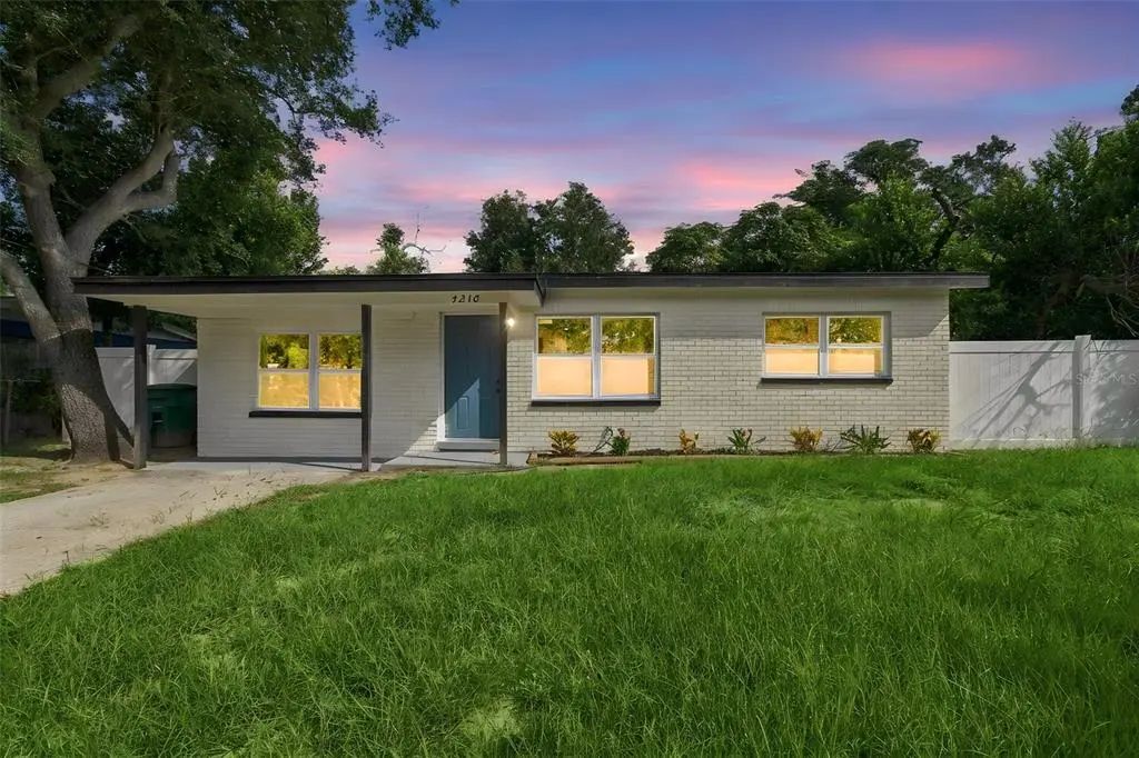 4216 N Sandalwood Circle, TAMPA