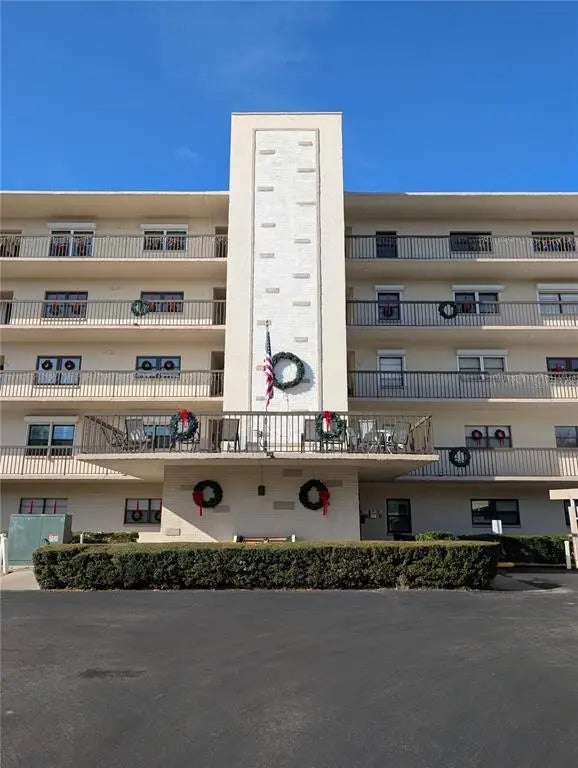 8198 Terrace Garden Drive N 409, ST PETERSBURG