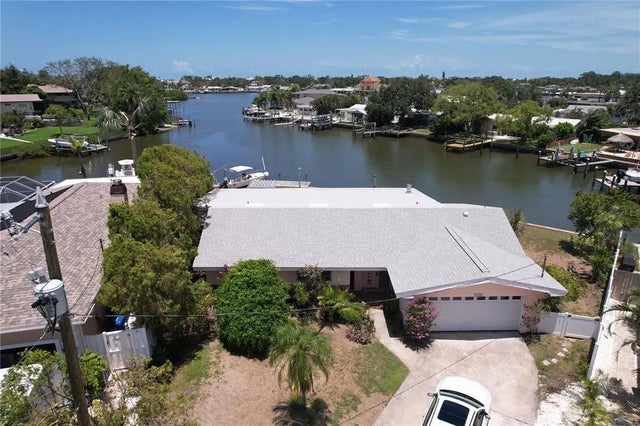 3995 South Circle, LARGO