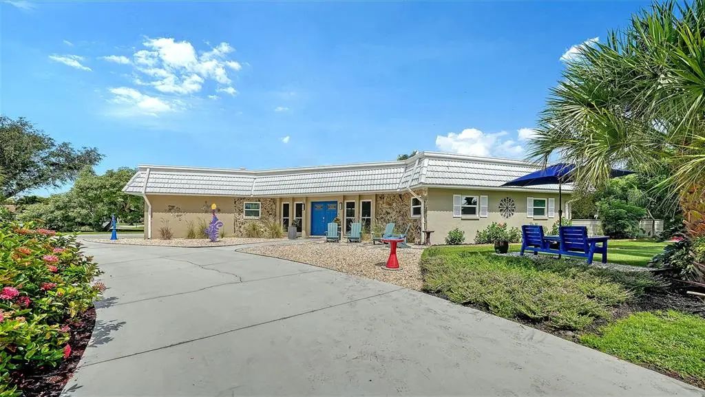 5211 Inverness Drive, SARASOTA