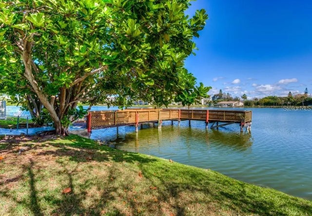 4067 Lake Bayshore Drive 302, BRADENTON