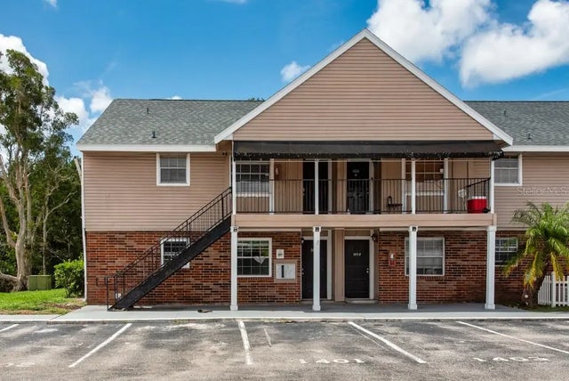 200 Country Club Drive 1402, LARGO