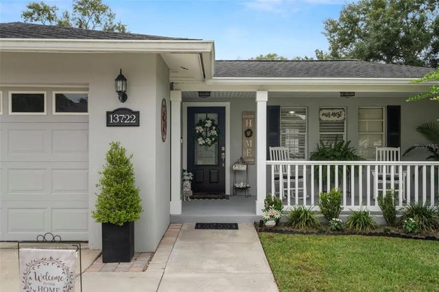 13722 Country Court Drive, TAMPA