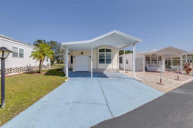 389 Golfview Drive 389, DAVENPORT