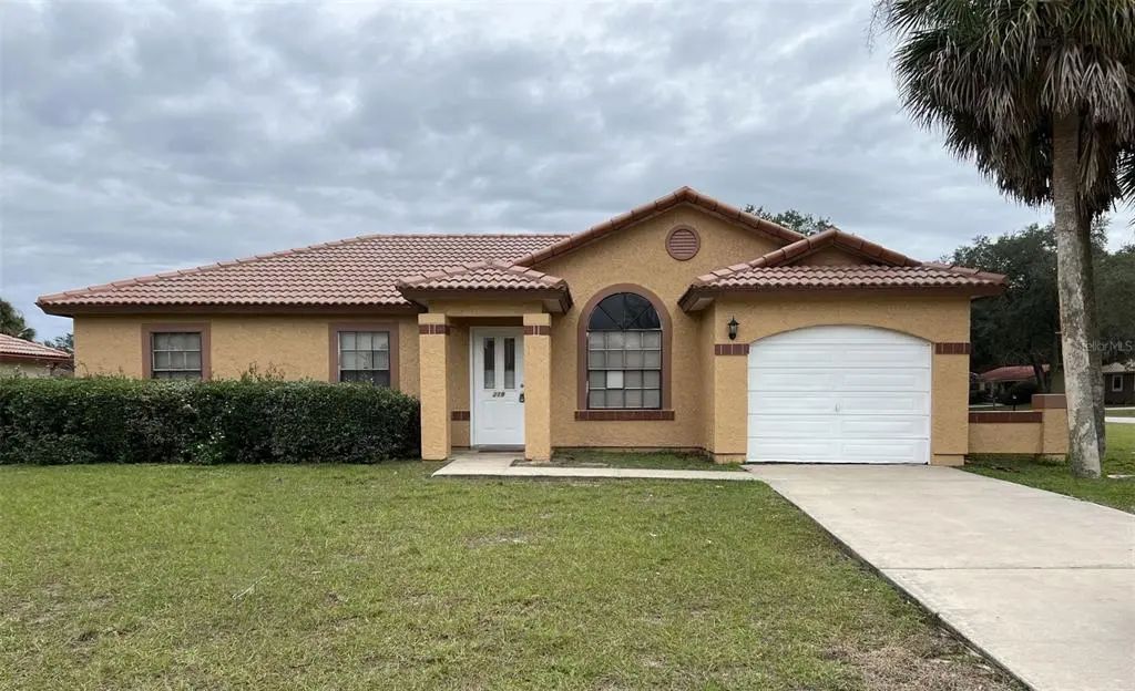 319 Oak Track Drive, OCALA