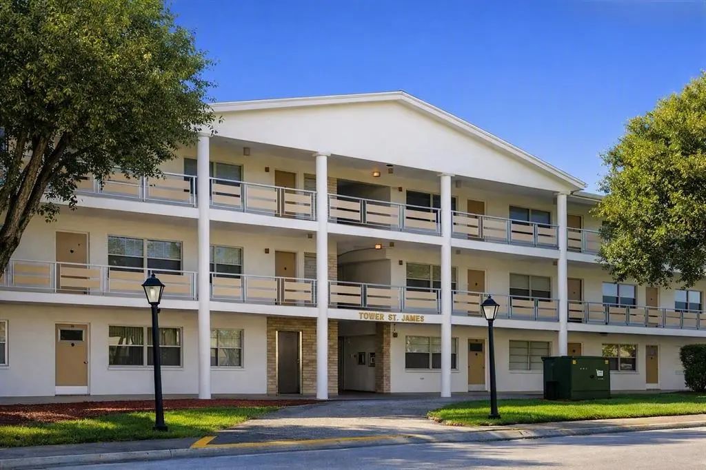 911 Washington Avenue 305, LARGO