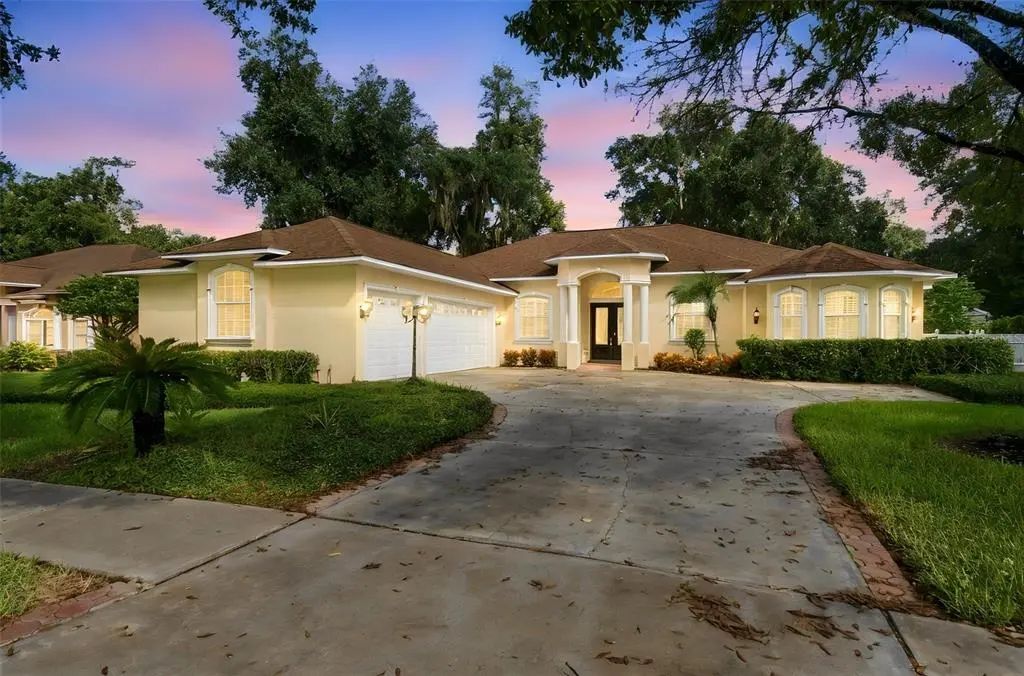 816 Citrus Wood Lane, VALRICO