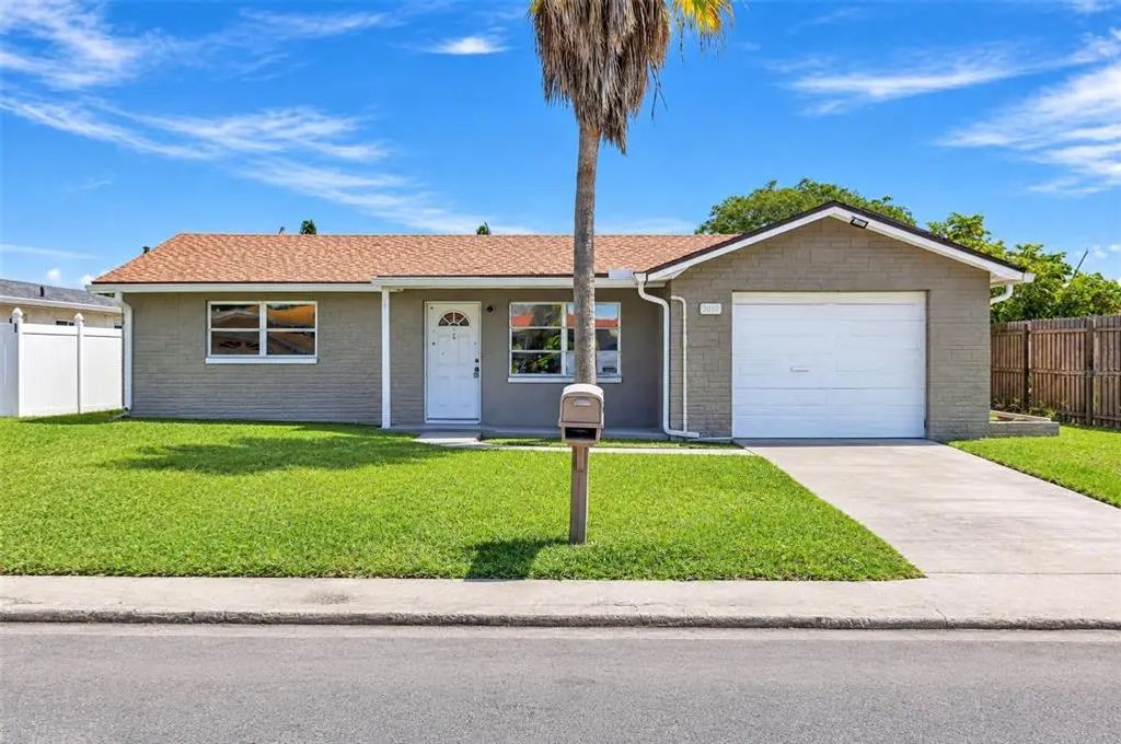 1300 Maybury Drive, HOLIDAY