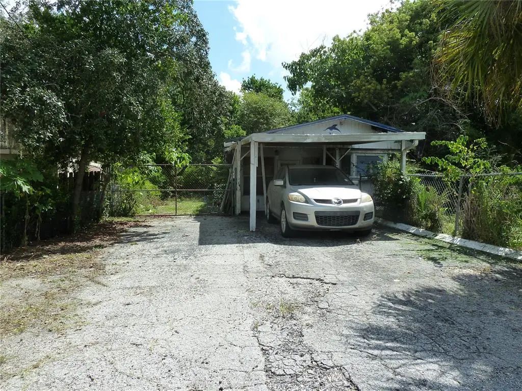 1202 Lucas Street, HOLIDAY