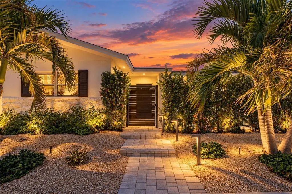 2482 Wisteria Street, SARASOTA