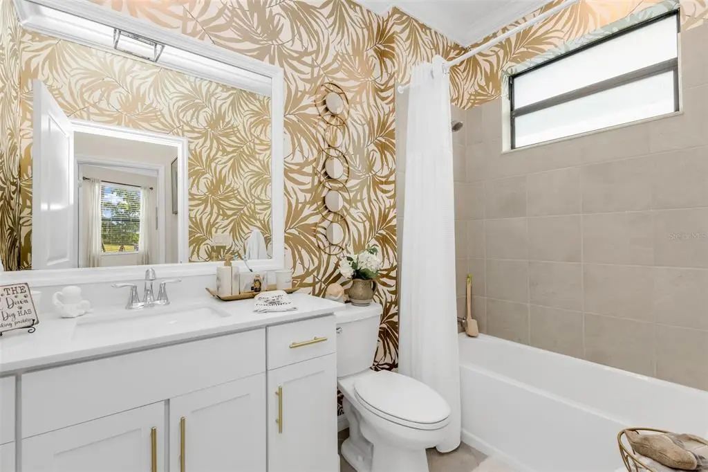 39 of 70 - 17400 Luminous Avenue, VENICE, FL