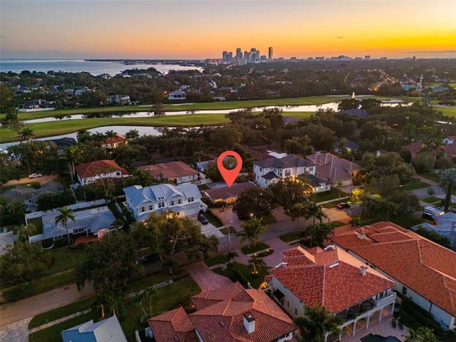 300 Bayview Drive Ne, ST PETERSBURG