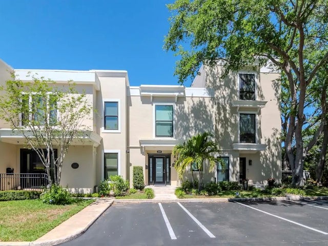 2807 W Hawthorne Road 11, TAMPA