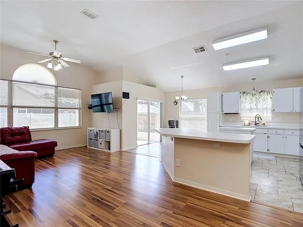 10 of 62 - 5818 Azure Drive, WESLEY CHAPEL, FL