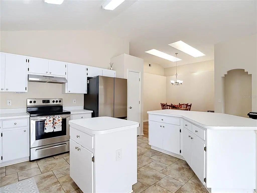 18 of 62 - 5818 Azure Drive, WESLEY CHAPEL, FL