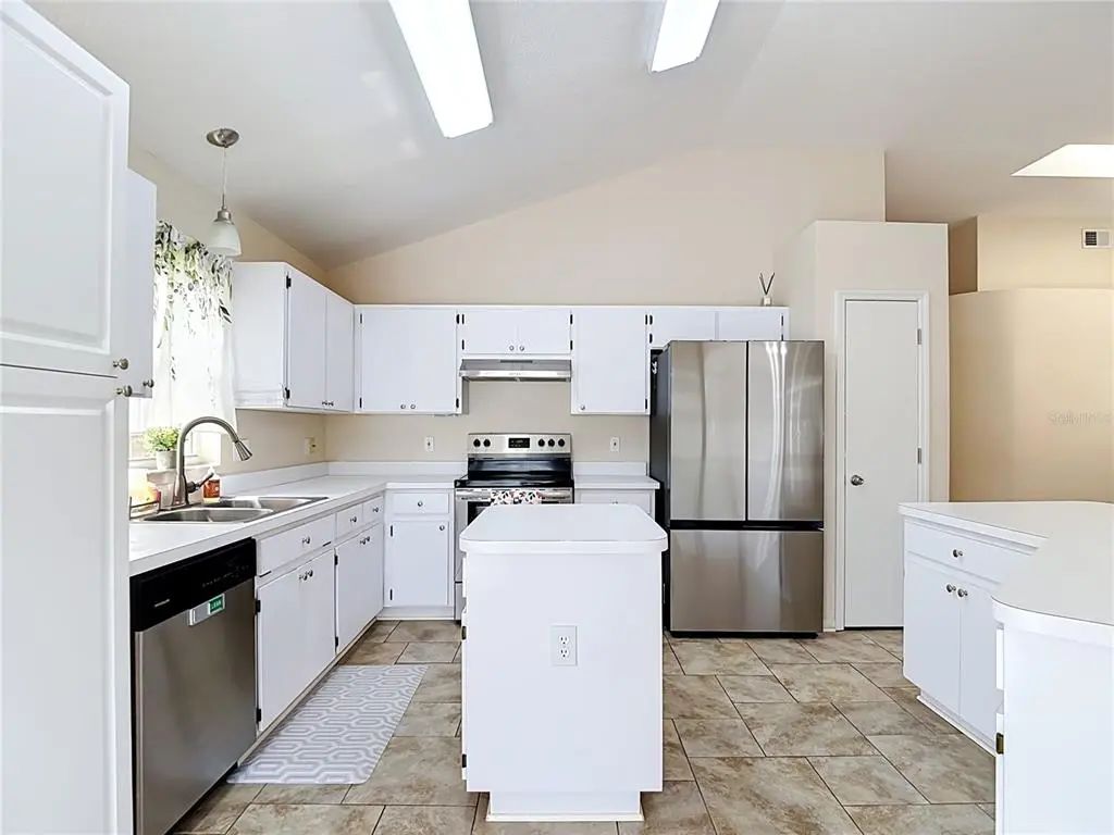 19 of 62 - 5818 Azure Drive, WESLEY CHAPEL, FL