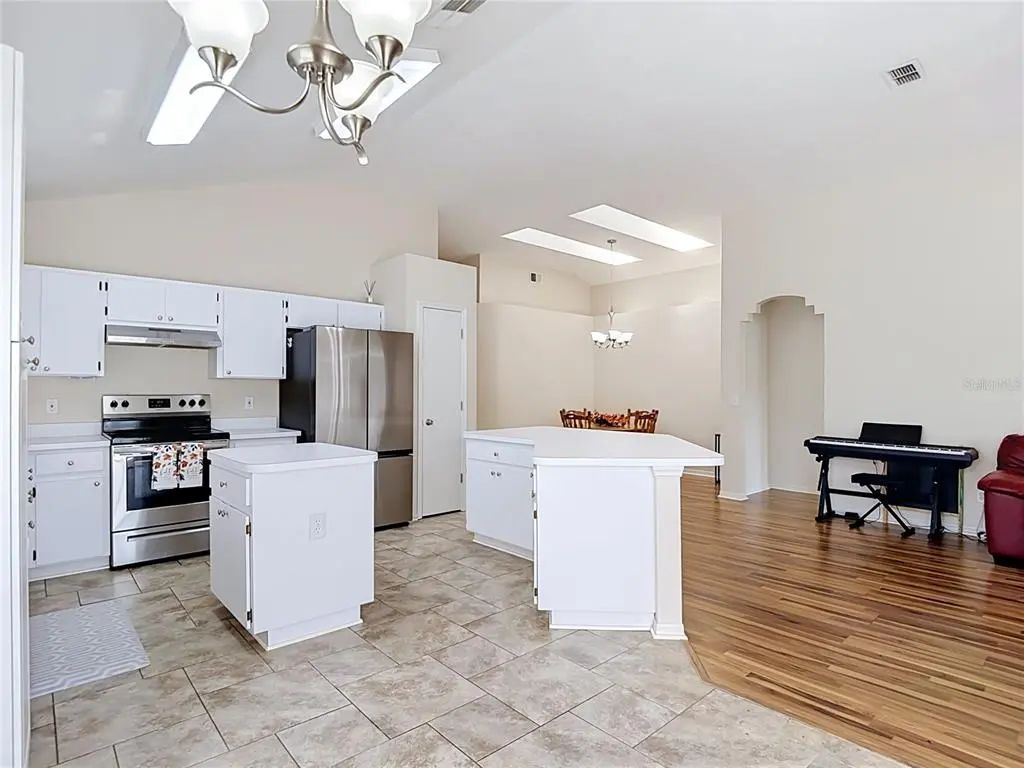 22 of 62 - 5818 Azure Drive, WESLEY CHAPEL, FL
